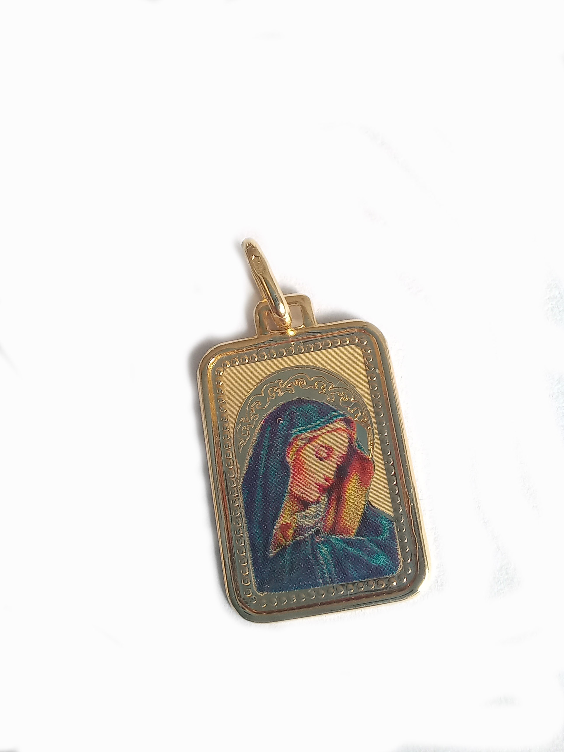 zlatý přívěsek madony