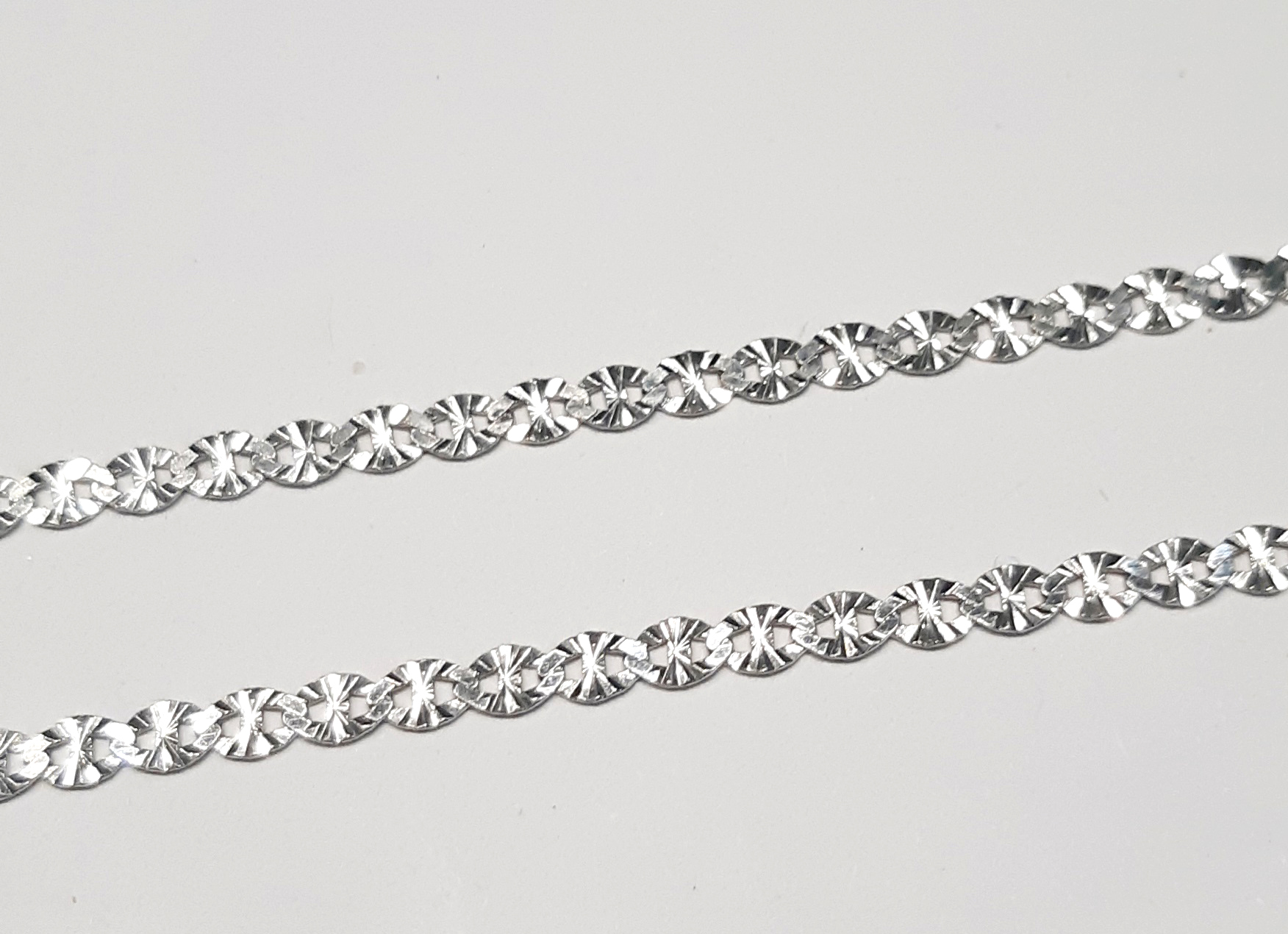 řetízek z bílého zlata, š. 3mm, délka 45 cm